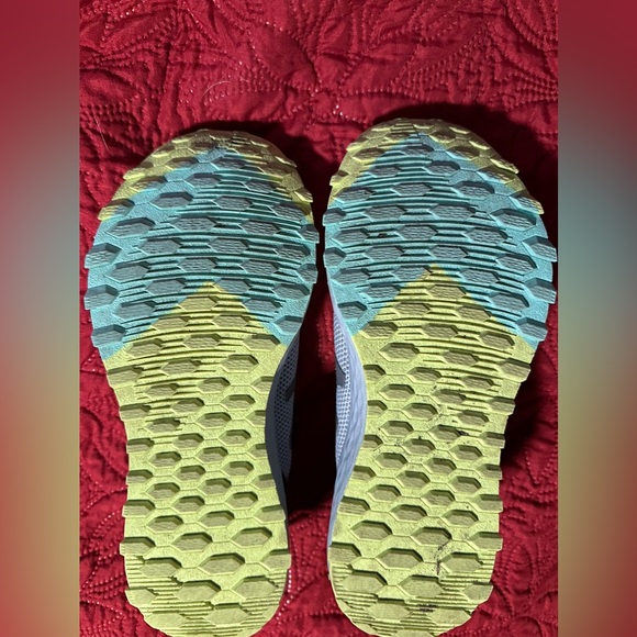 New Balance running shoe - Picture 2 of 3